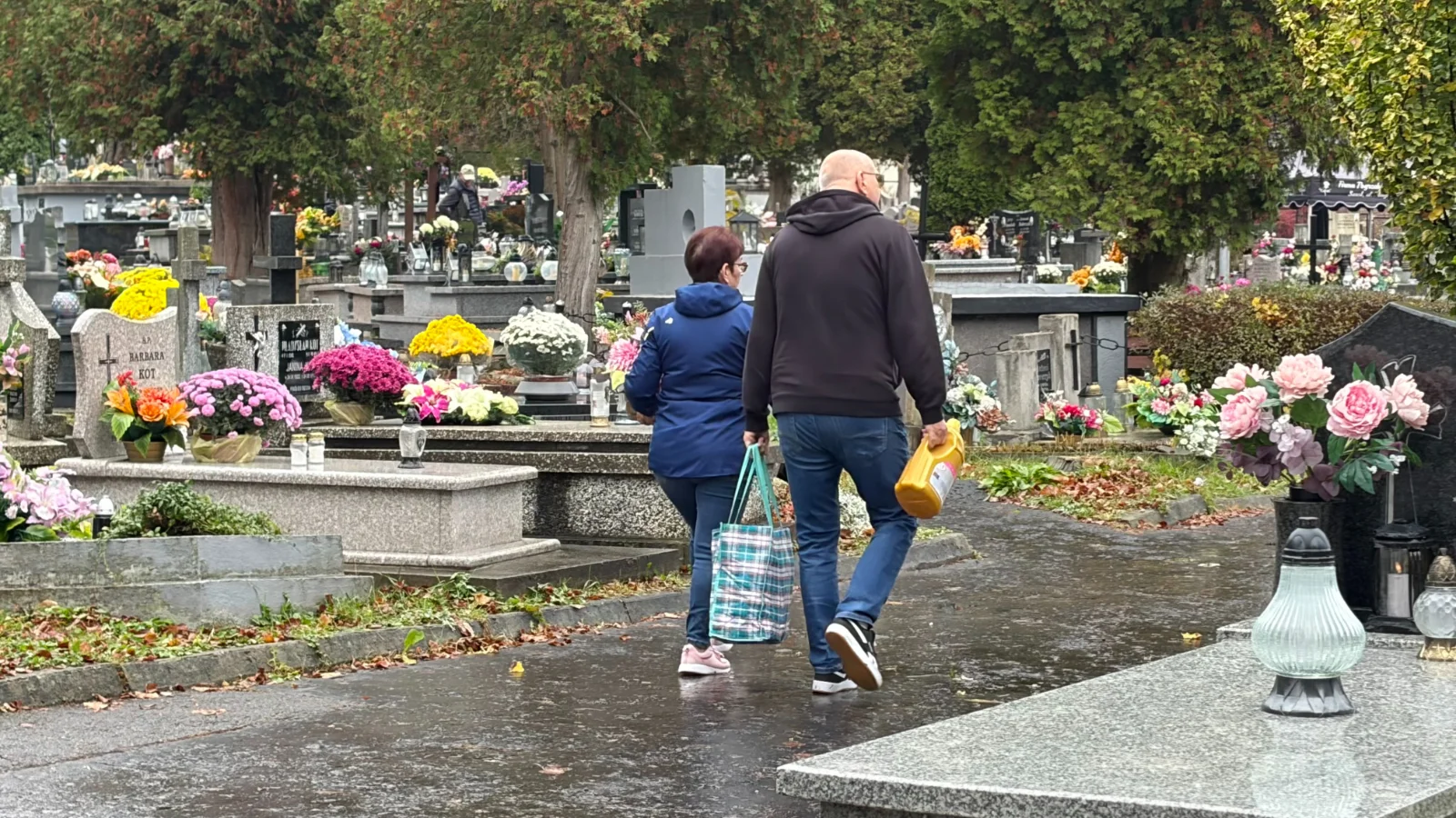 Sanoczanie ruszyli na cmentarze – zdjęcie 3