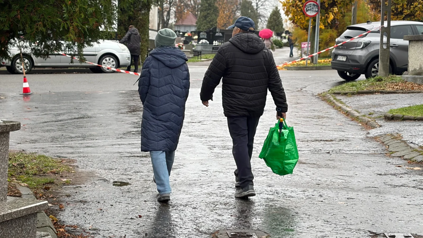Sanoczanie ruszyli na cmentarze – zdjęcie 2
