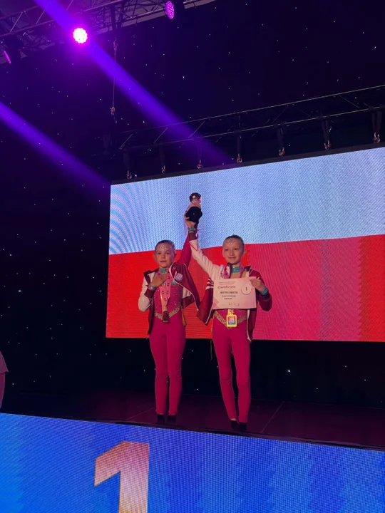 Zofia Zegarowicz i Martyna Chwaściak – 1 miejsce (MINI KIDS DUO)