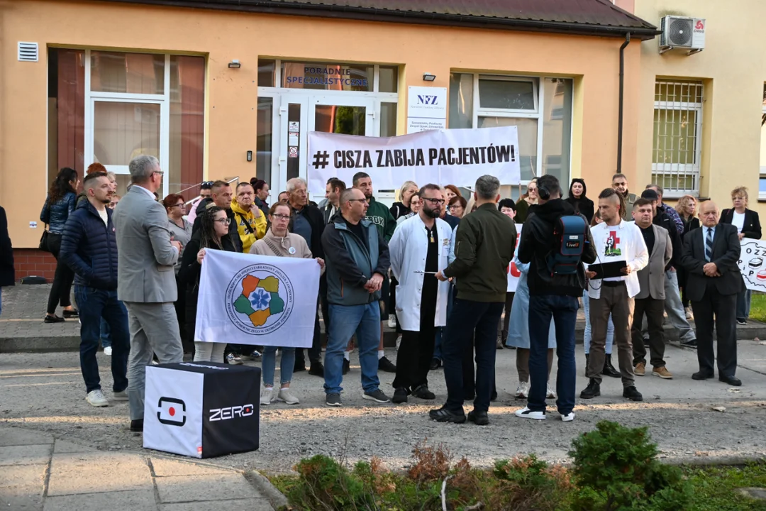 Interwencja Kanału ZERO pod sanockim szpitalem